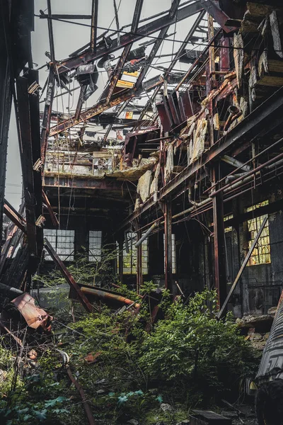 Detroit, Michigan, Estados Unidos - 18 de octubre de 2018: Vista de la abandonada Gray Iron Factory en Detroit. Detroit Gray Iron Foundry fue una de las varias empresas de fundición ubicadas a lo largo del frente del agua — Foto de Stock