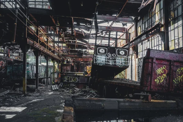 Detroit, Michigan, États-Unis - 18 octobre 2018 : Vue de l'usine de fer gris abandonnée de Detroit. Detroit Gray Iron Foundry était l'une des nombreuses fonderies situées le long du front de mer — Photo