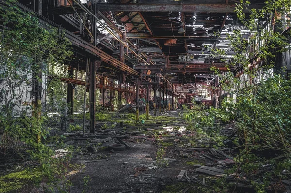 Detroit, Michigan, Amerikai Egyesült Államok - október 18 2018: Nézd Detroit gyár elhagyott szürke vas. Detroit szürke Vasöntöde volt az egyik több öntödei vállalat mentén a víz elöl — Stock Fotó