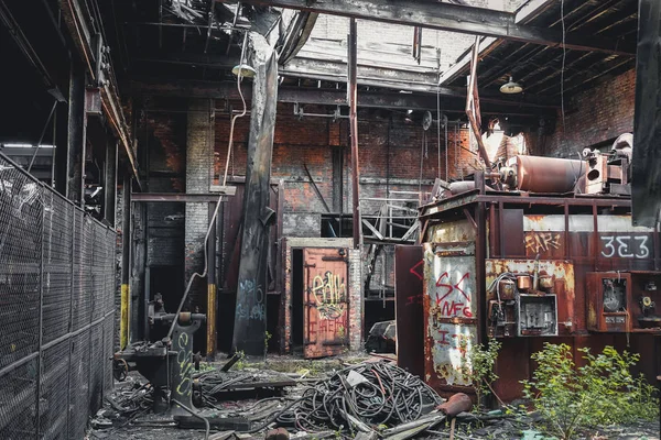 Detroit, michigan, united states - 18. Oktober 2018: Blick auf die verlassene Graueisenfabrik in detroit. detroit graue Eisengießerei war eine von mehreren Gießereien entlang der Uferpromenade — Stockfoto