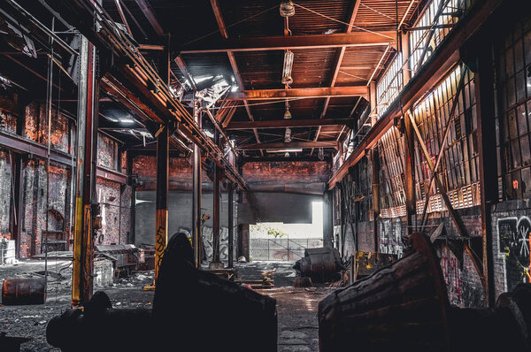 Детройт, штат Мичиган, США - 18 октября 2018 года: Вид на заброшенный завод серого железа в Детройте. Detroit Gray Iron Foundry была одной из нескольких литейных компаний, расположенных вдоль береговой линии
