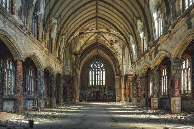 Detroit, Michigan, 18 Mayıs 2018: Terk edilmiş ve hasarlı kilise St. Agnes Detroit iç görünüm.
