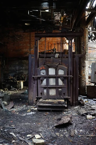 Detroit, Michigan, Estados Unidos - 18 de octubre de 2018: Vista de la abandonada Gray Iron Factory en Detroit. Detroit Gray Iron Foundry fue una de las varias empresas de fundición ubicadas a lo largo del frente del agua — Foto de Stock