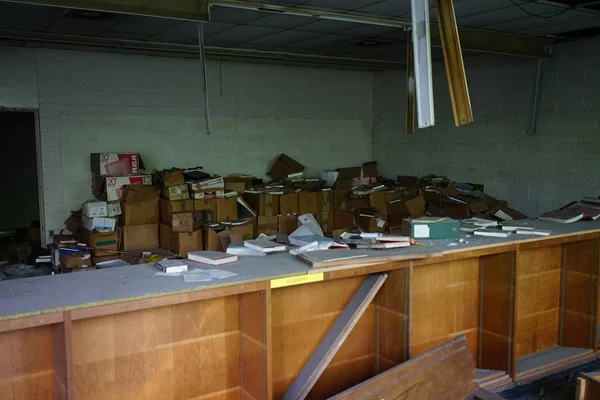 Detroit, Michigan, 18 mei 2018: Binnenaanzicht van verlaten en beschadigde George Ferris-School in Detroit. Als andere scholen in Highland Park ging Ferris in een daling van de inschrijving getallen dat het — Stockfoto