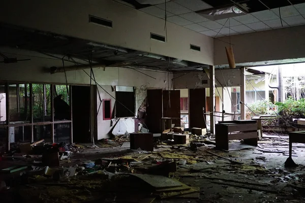 Detroit, Michigan, 18 mei 2018: Binnenaanzicht van verlaten en beschadigde George Ferris-School in Detroit. Als andere scholen in Highland Park ging Ferris in een daling van de inschrijving getallen dat het — Stockfoto