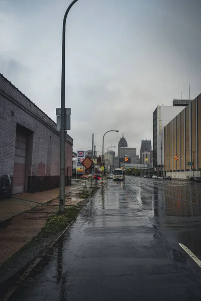 Detroit, Michigan, Spojené státy - 09 březen 2018: Zobrazit zobrazení Trumpbull Avenue s todards centru Detroitu. Detroit je největší a nejlidnatější město amerického státu Michigan, které je největší — Stock fotografie