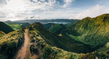 Mirador da Boca do Inferno 'dan Sete Cidades' in manzarası gün batımında Sao Miguel, Sao Miguel, Azores Adaları, Portekiz