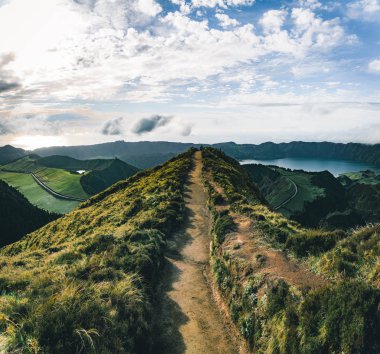 Mirador da Boca do Inferno 'dan Sete Cidades' in manzarası gün batımında Sao Miguel, Sao Miguel, Azores Adaları, Portekiz