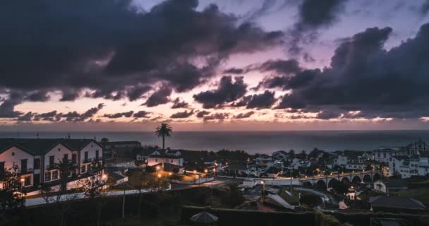 4k Sunrise Timelapse Videoclip von Azoren, Stadt Nordeste. Luftaufnahme mit Stadt und Meer mit Wolken. Schuss in Acores, Portugal. — Stockvideo