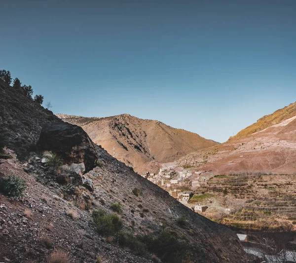 Sunrise in the high Atlas mountains in Morocco near small village of imlil. Blue sky and hiking path. Houses in the background. Travel conept during summer. — Stock Photo, Image