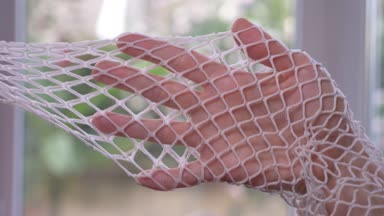 yakın çekim. Eller kapron çorap bütünlüğünü sınayın. bir yırtık külotlu çorap, 4k, ağır çekim