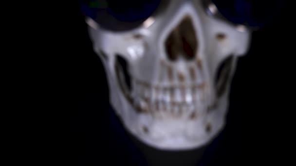 Halloween Cranio Berretto Festivo Uno Sfondo Nero Dolly Shot — Video Stock