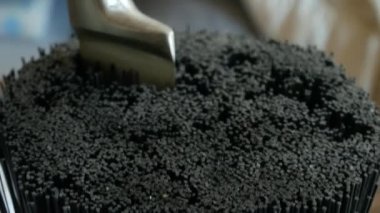 yakın çekim. bıçak ile Plastik çubuklar için tutucu. 4k, bıçaklar bir destek için bıçaklar.