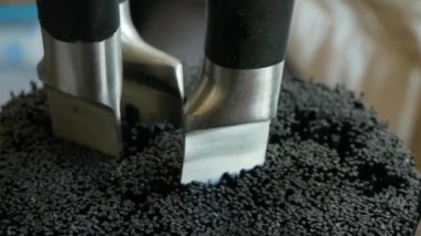 yakın çekim. bıçak ile Plastik çubuklar için tutucu. 4k, bıçaklar bir destek için bıçaklar.