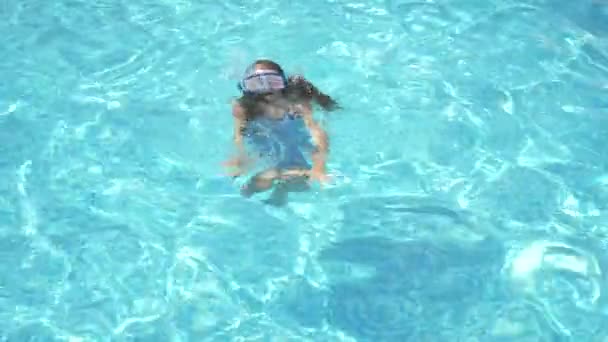 Happy active teen girl in the swimming pool, 4k, slow-motion — Stock Video