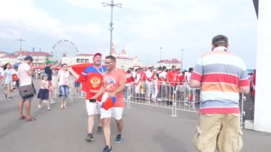 Soçi, Adler, Rusya Federasyonu - 26 Haziran 2018: FIFA 2018. Peru ve Avustralya milli takımının futbol taraftarları Olimpiyat Köyü Fisht Stadyumu'nda maç olacak. Yazı işleri