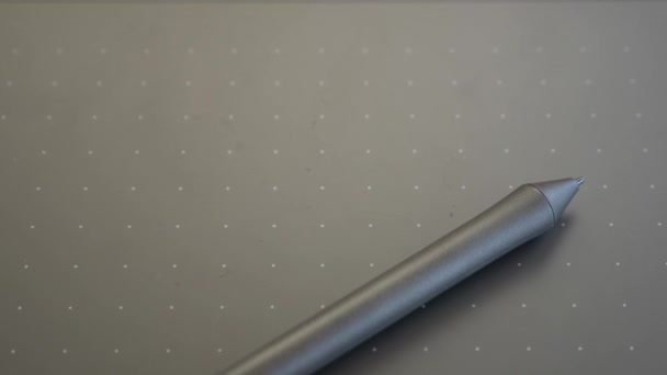 Perto. tabuleta gráfica com um stylus. 4k, câmera lenta — Vídeo de Stock