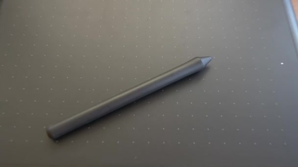 Presque. tablette graphique avec un stylet. 4k, au ralenti — Video