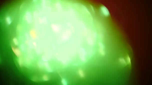 Defocused Abstract Background - Vivid Colors, blur, color glare. 4k. copy space, red background, green ball — Stock Video