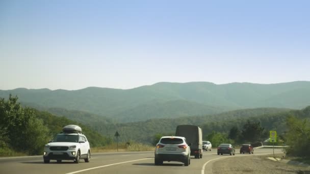 Vista desde el parabrisas de los coches. movimiento en la carretera A-147, día, 22 de agosto de 2018. editorial. 4k, cámara lenta — Vídeos de Stock