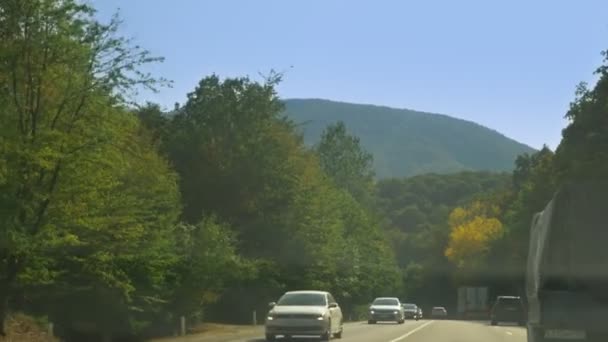 Vista desde el parabrisas de los coches. movimiento en la carretera A-147, día, 22 de agosto de 2018. editorial. 4k, cámara lenta — Vídeo de stock