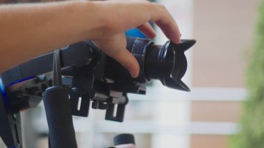 Operatör Steadicam kayıt video ile. profesyonel fotoğraf video ekipmanları
