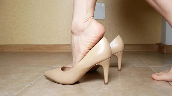 Close-up. woman putting on high heels. copy space — Stock Photo, Image