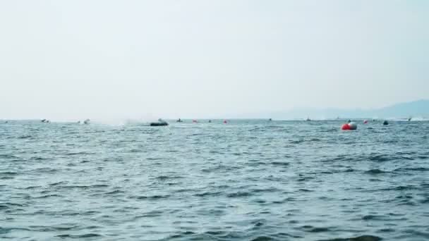 실루엣, 바다에 aquabikes — 비디오
