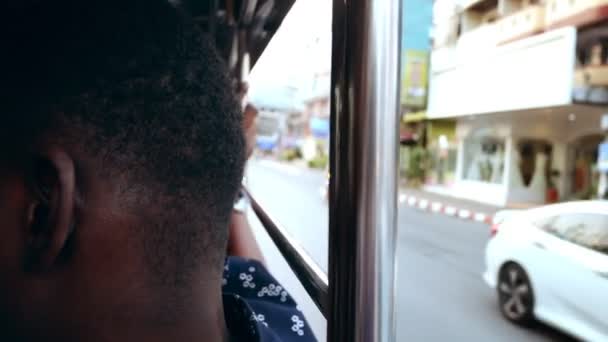 Έννοια των αστικών μεταφορών. την κυκλοφορία στην Ταϊλάνδη, θαμπάδα. — Αρχείο Βίντεο