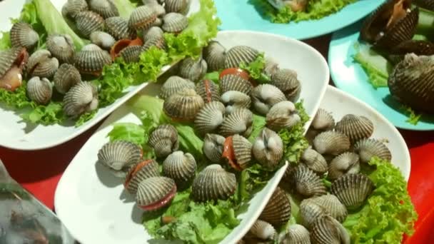 Asya sokak gıda kavramı. Tayland. Sokak Kiosk taze deniz ürünleri. — Stok video
