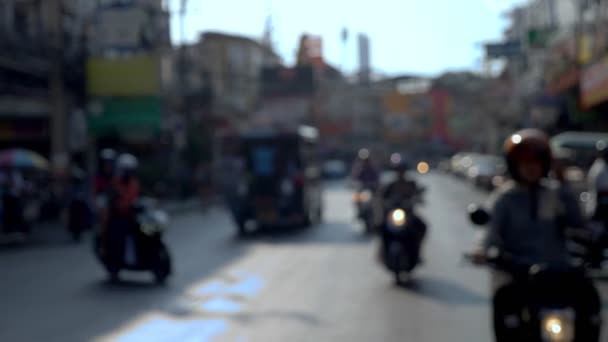 Suddig bakgrund, stadstrafik koncept. trafiken i thailand, oskärpa. — Stockvideo