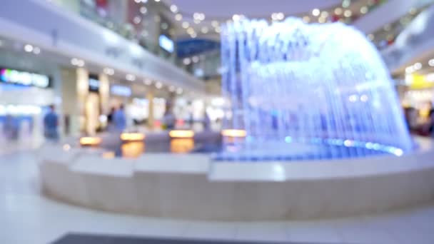 Fontaine de fond floue dans le supermarché et les gens. Résumé fond bokeh. textures pour la mode . — Video