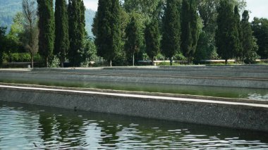 bir alabalık çiftliğinde yapay göletler. kopyalama alanı