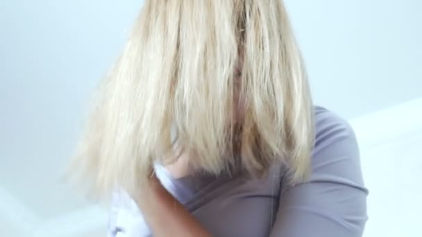 Woman cuts ends of hair with scissors. dry hair ends concept — Stock Video