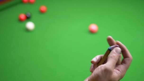 Snooker. close-up . male hands with cue playing billiards — Stock Video