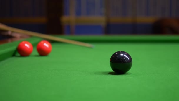 Snooker. close-up . male hands with cue playing billiards — Stock Video
