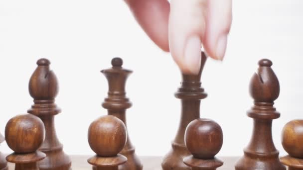 Super gros plan. le processus de jeu d'échecs. échec mat — Video