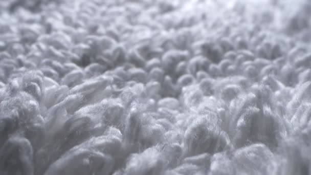 Szuperközeli. A fehér frottírtörölköző részletei. textil háttér — Stock videók
