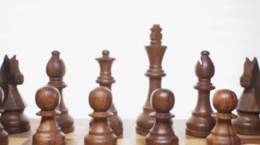 Süper yakın çekim. Satranç oynama süreci. şah mat