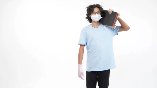 Isolated white background. boy in gloves and a medical mask with a skateboard — Stock Photo, Image