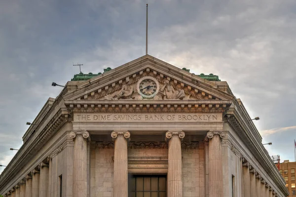 纽约布鲁克林区 2018年5月20日 布鲁克林大厦的一角省钱银行与古典建筑 — 图库照片