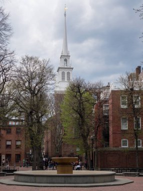 Paul Revere alışveriş merkezi ve eski Kuzey Kilisesi Boston, Massachusetts, ABD