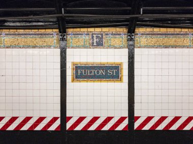 New York City - 13 Haziran 2018: Fulton Street Metro İstasyonu'na New York'ta Nyc Metro.