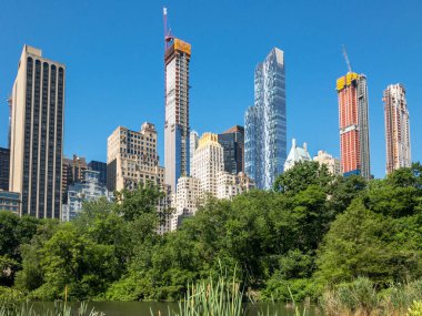 Central Park South boyunca gökdelenler. Olarak da bilinen Billionaries satır New York City.