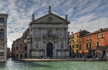 Kilise St. Eustachio veya Grand canal Venedik, İtalya, San Stae on birinci yüzyılın başında kurulan ve seventieth yüzyılda yeniden
