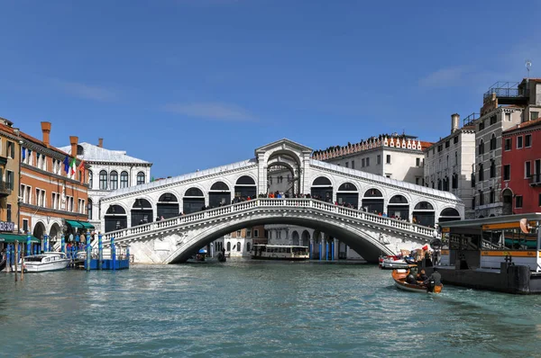 Ponte Rialto Longo Grande Canal Veneza Itália — Fotografia de Stock