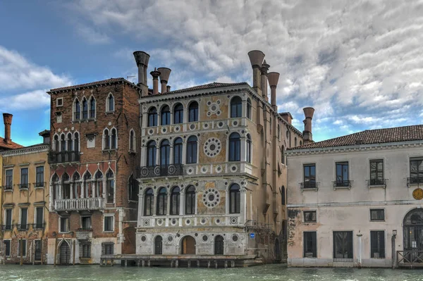 パラッツォ ダリオは ヴェネツィアの大運河でベニスの宮殿です 宮殿の正式な住所は ドルソドゥーロ 352 — ストック写真