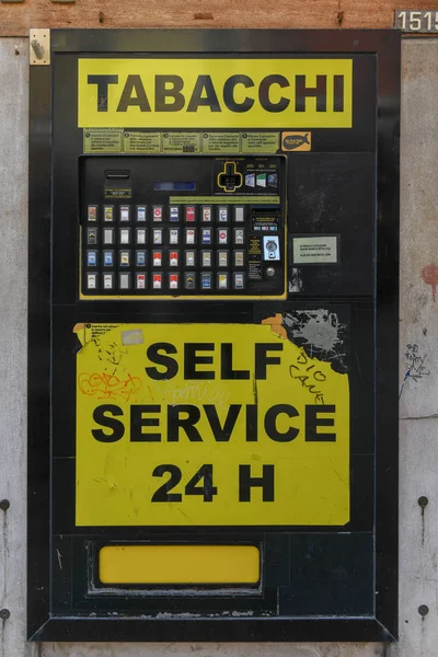 Tabacchi 自助自动售货机在意大利威尼斯 — 图库照片