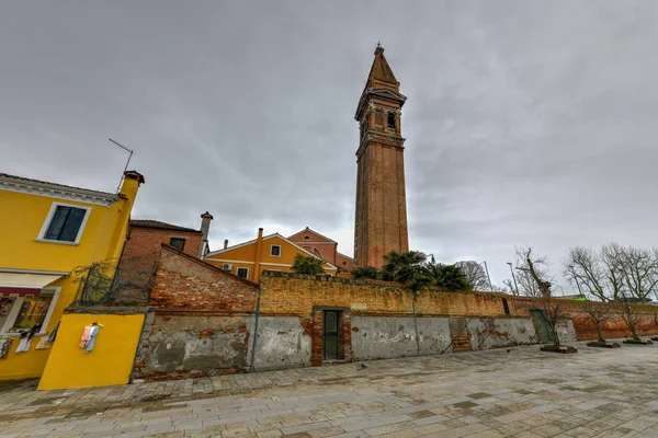 Campanário Inclinado Igreja San Martino Ilha Burano Uma Igreja Católica — Fotografia de Stock