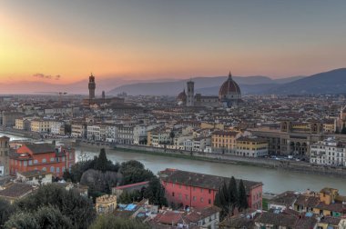 Piazzale Michelangelo İtalya'dan sunet Floransa manzaraya.
